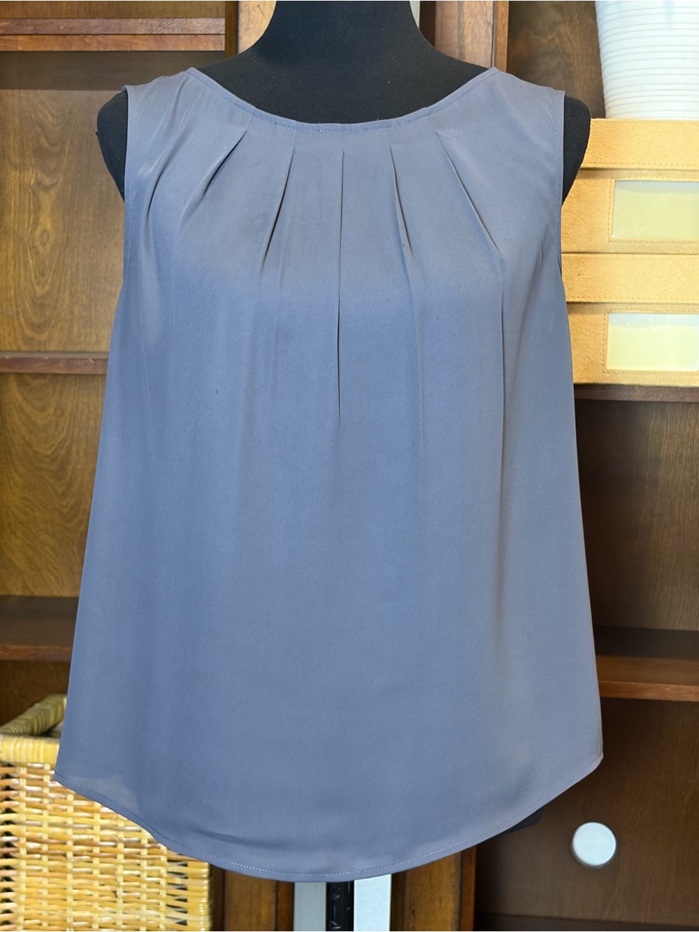 Worthington Gray Pleated Front Sleeveless Minimalist Office Top | M